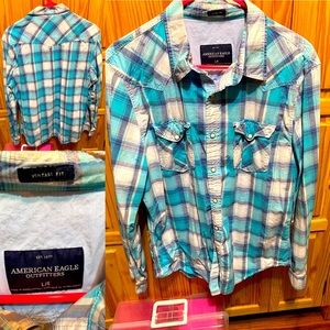 Men’s American Eagle Pearl Snap, Size large